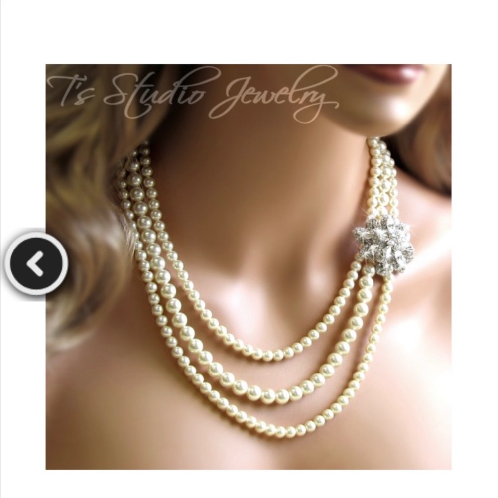 Woman Necklace Pearl